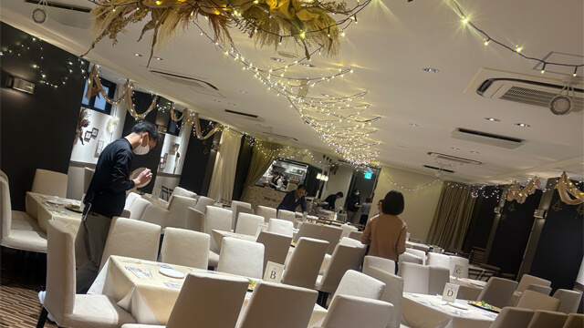 望年会準備中の会場